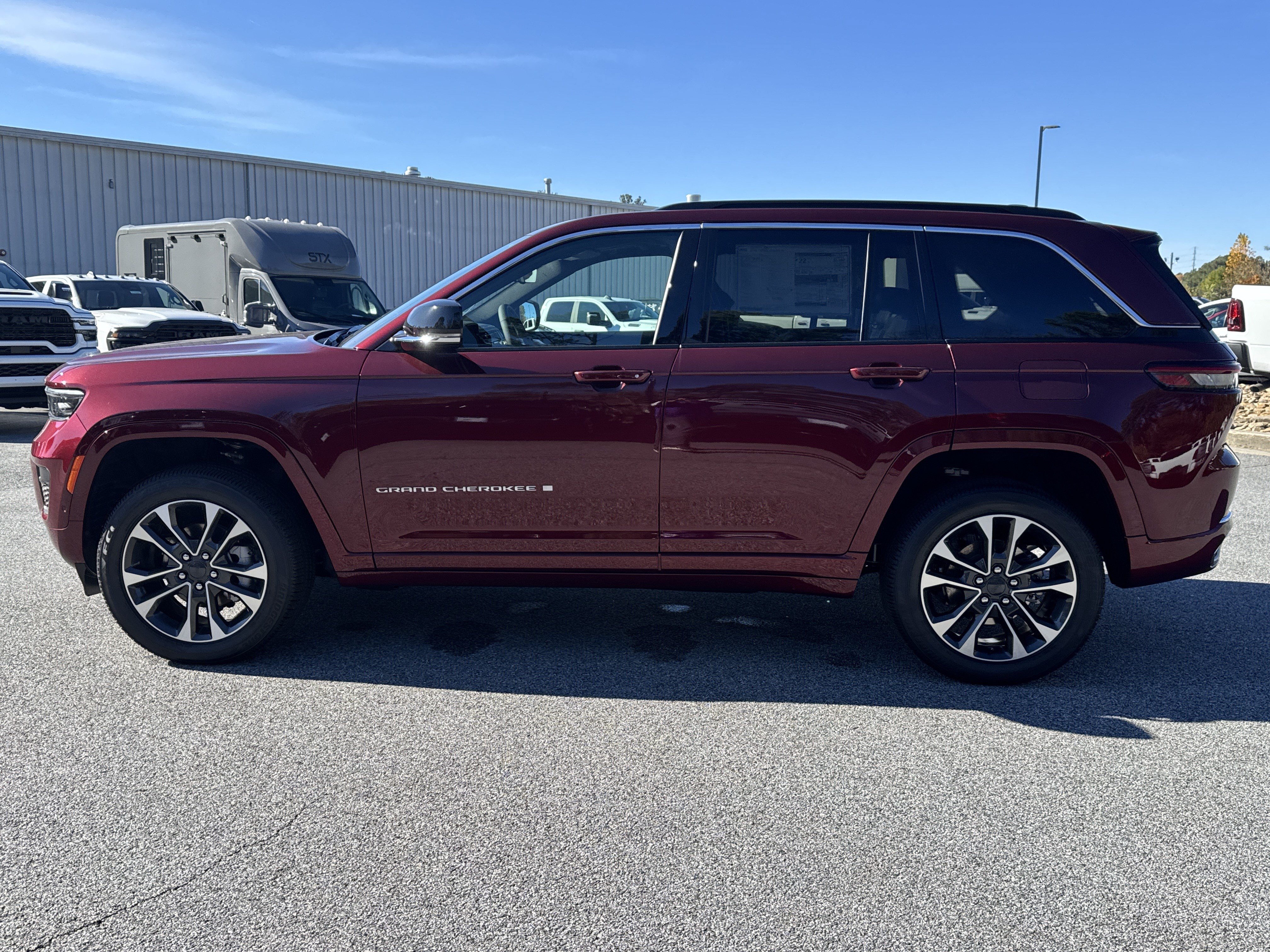 New 2025 Jeep Grand Cherokee Overland w/ Luxury Tech Group IV AWD/4WD image 4