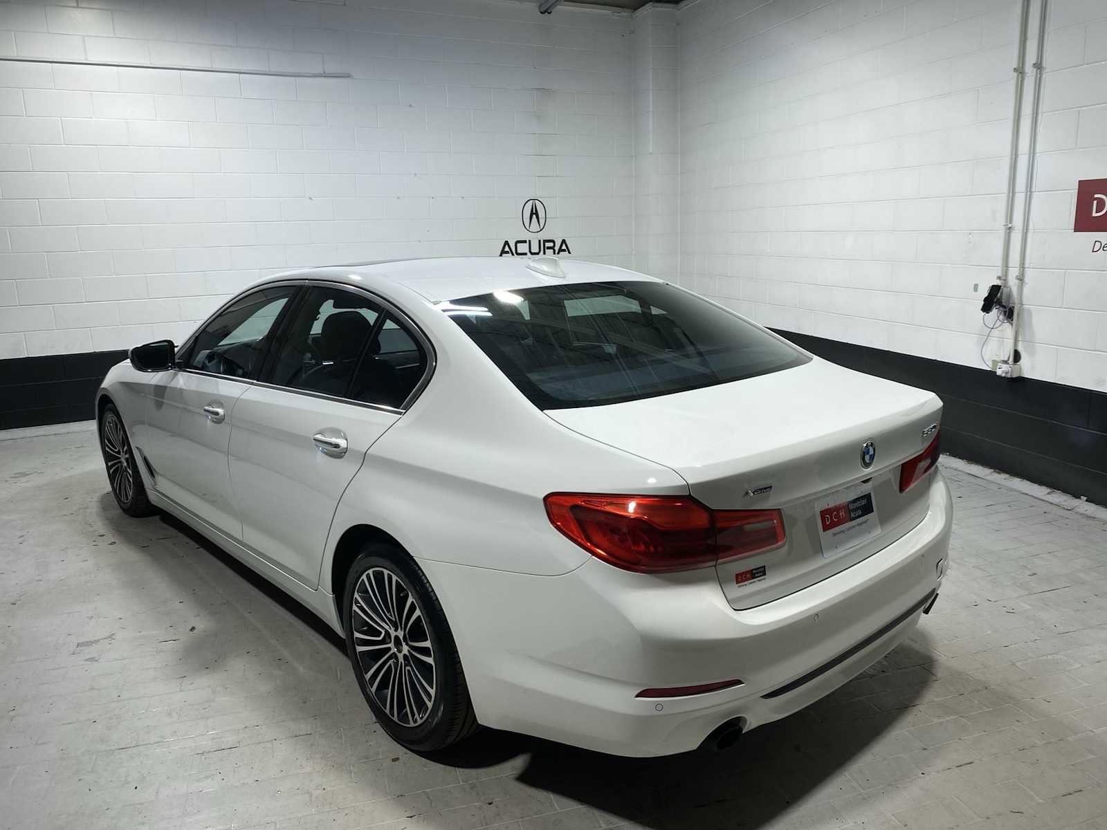 Used 2017 BMW 530i xDrive image 4
