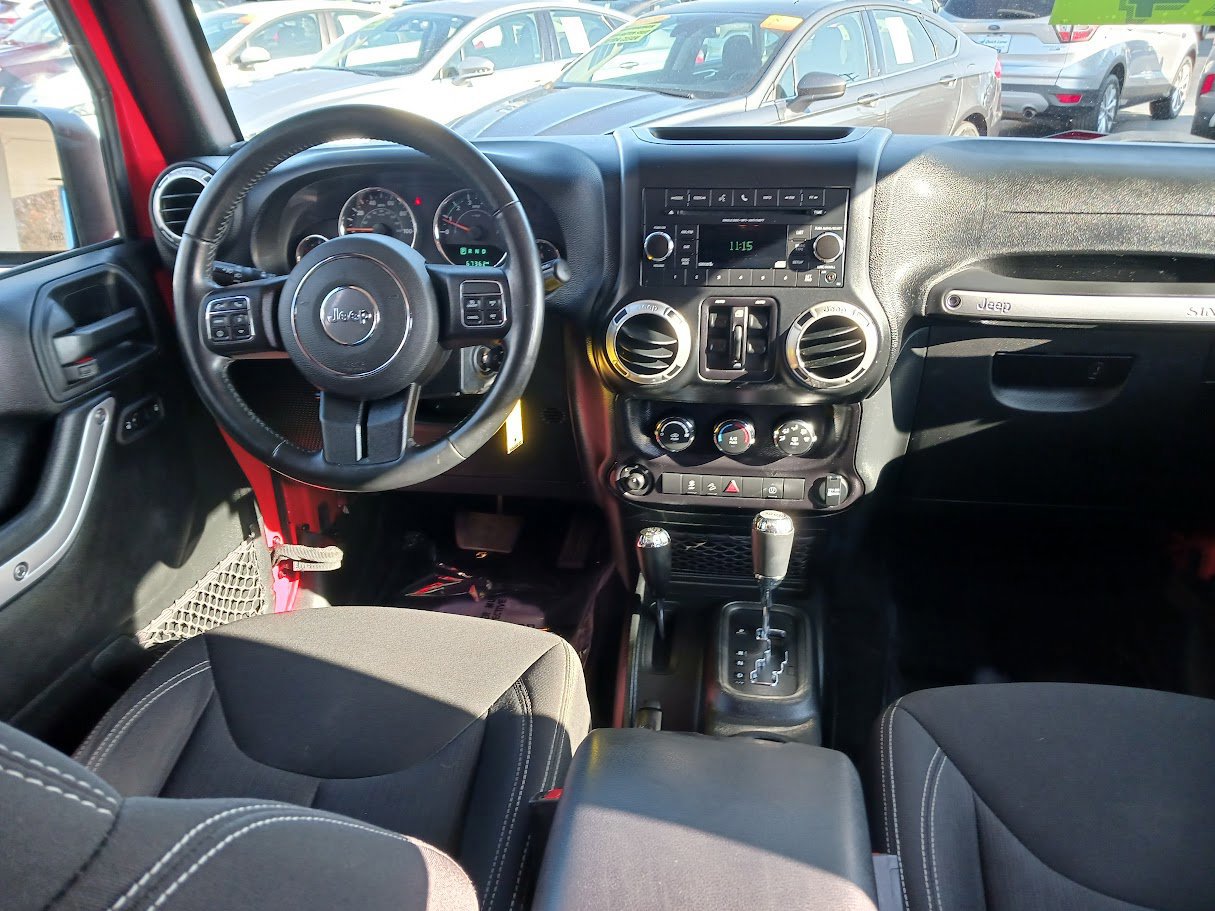 Used 2018 Jeep Wrangler Unlimited Sahara w/ Connectivity Group image 19