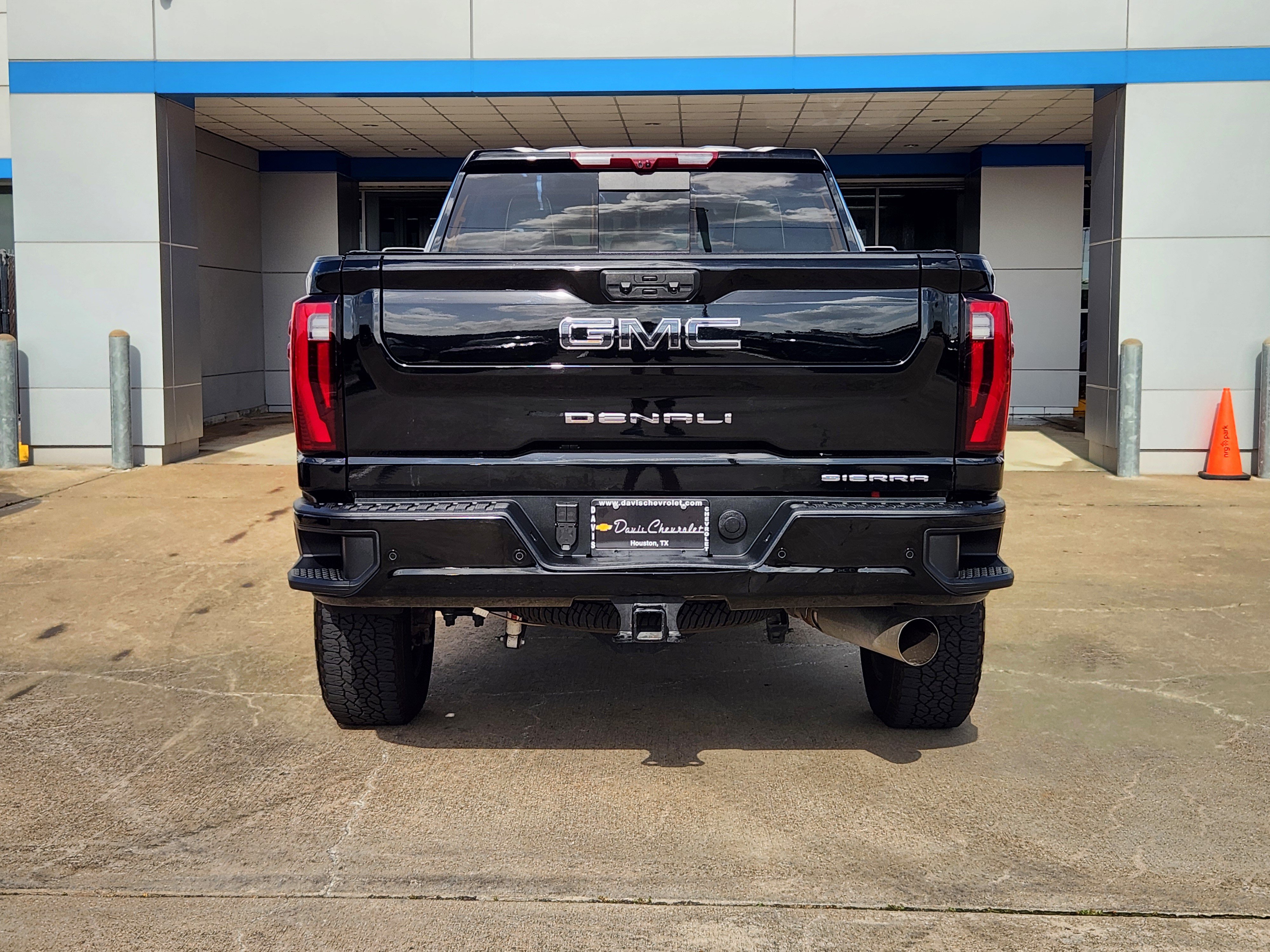 Used 2025 GMC Sierra 2500 Denali Ultimate w/ Max Trailering Package AWD/4WD image 7