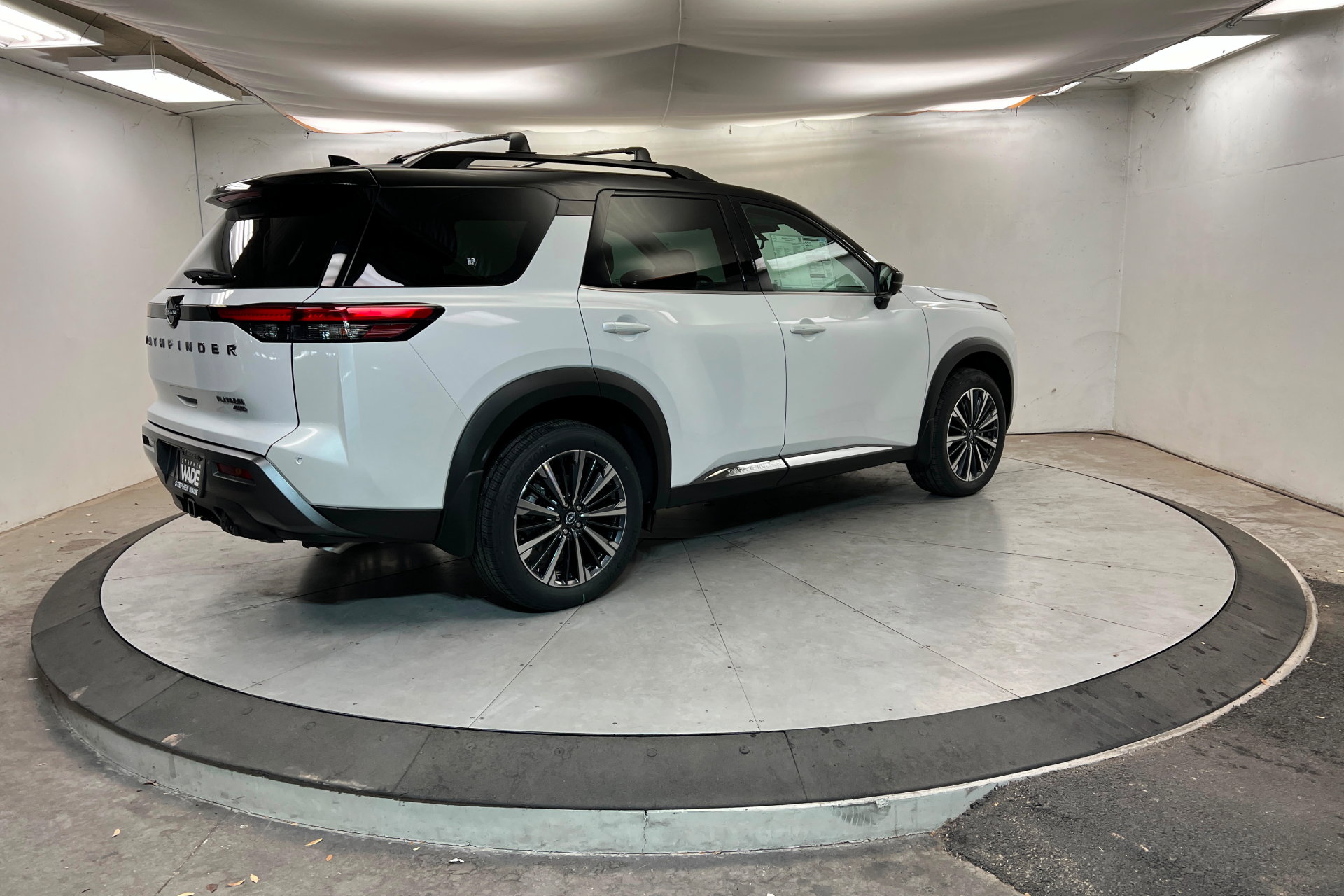 New 2026 Nissan Pathfinder Platinum image 5