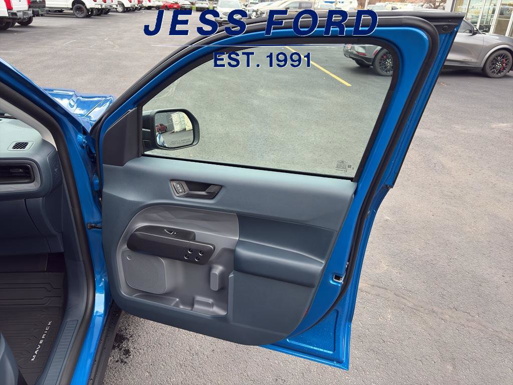 New 2025 Ford Maverick XLT w/ XLT Luxury Package image 9