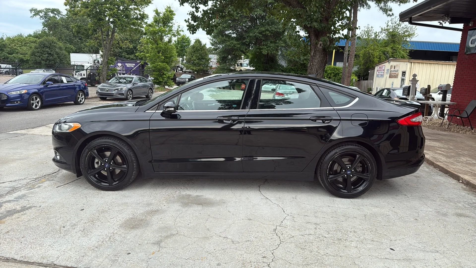 Used 2016 Ford Fusion SE FWD image 8