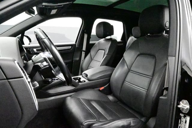 Certified 2022 Porsche Cayenne Platinum Edition AWD/4WD image 5