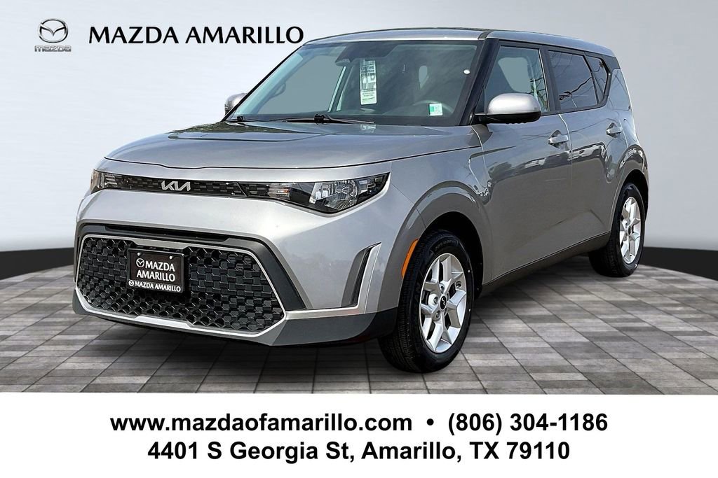Used 2025 Kia Soul LX w/ LX Technology Package FWD image 1