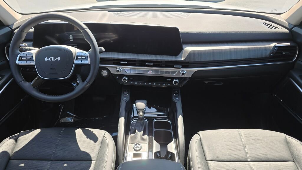 Used 2025 Kia Telluride EX w/ EX Captain's Chair Package AWD/4WD image 19