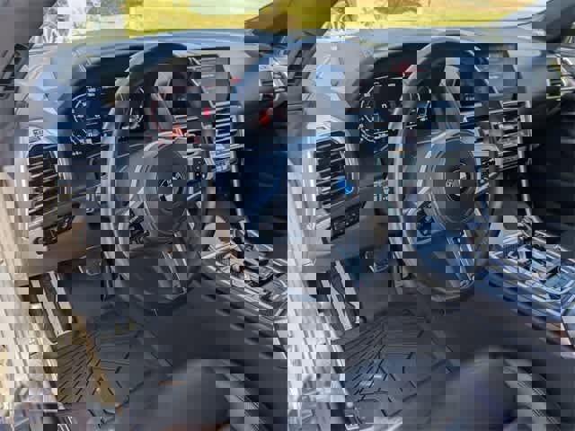 Used 2022 BMW M850i xDrive Convertible w/ Driving Assistance Package image 10