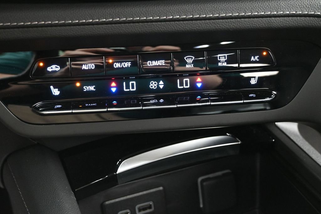 Used 2023 Buick Envision Preferred AWD/4WD image 16
