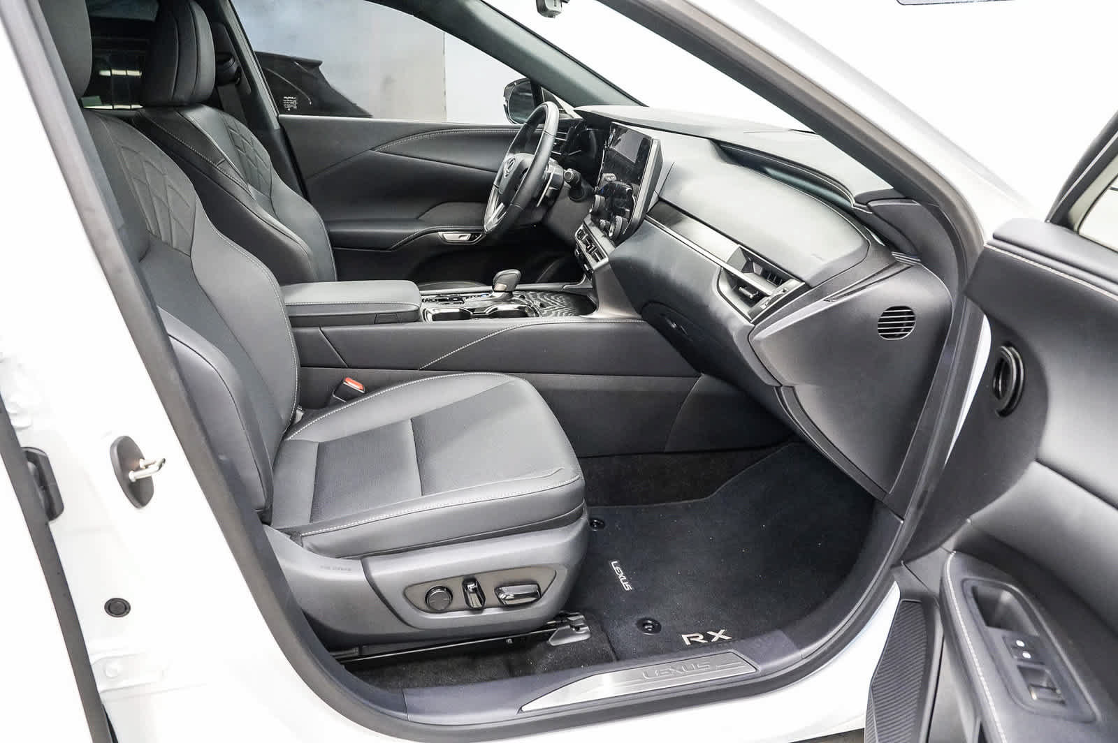 Used 2026 Lexus RX 350 Premium w/ Accessory Package (Z1) FWD image 17