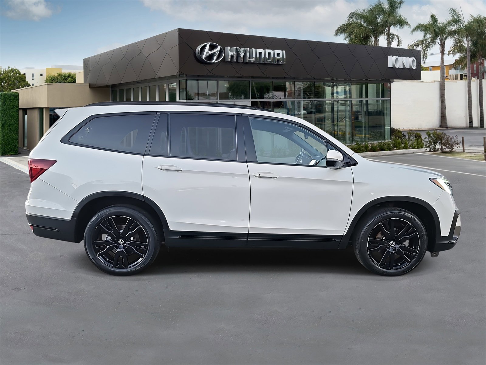 Used 2022 Honda Pilot Black Edition image 2