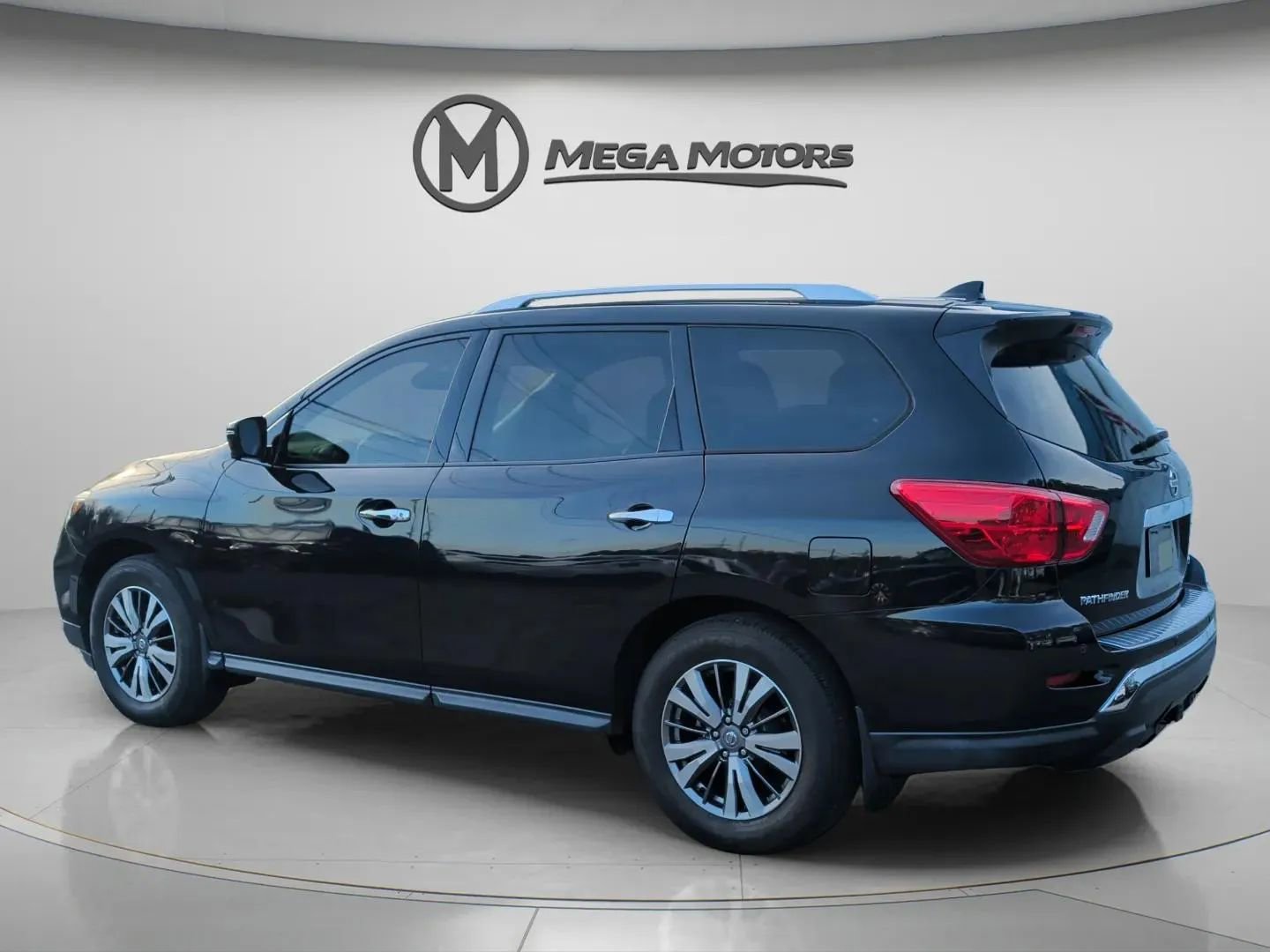 Used 2020 Nissan Pathfinder SL image 4