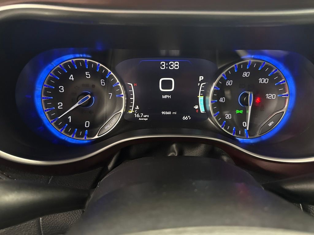 Used 2019 Chrysler Pacifica Limited image 17