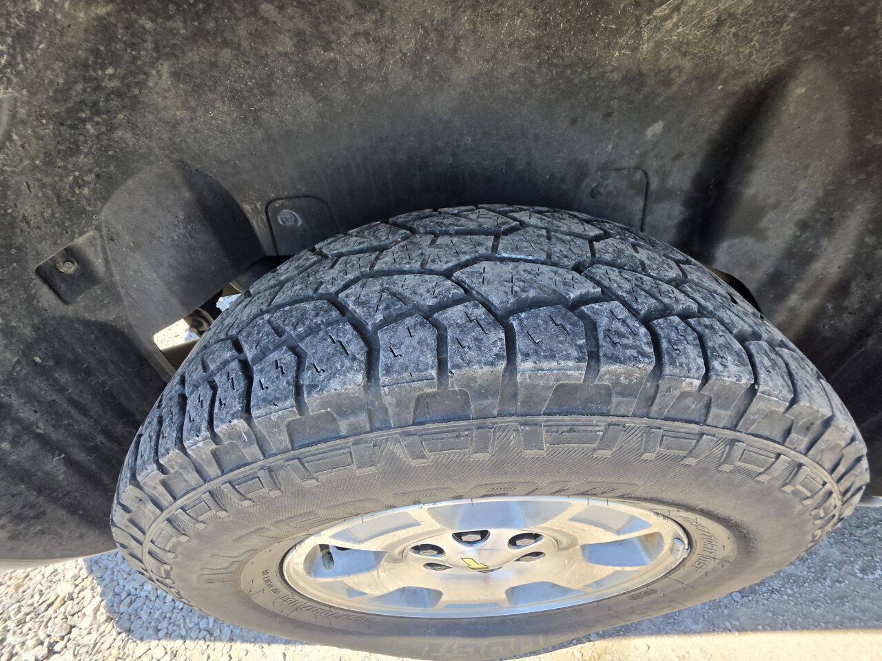 Used 2012 Chevrolet Suburban LT RWD image 8
