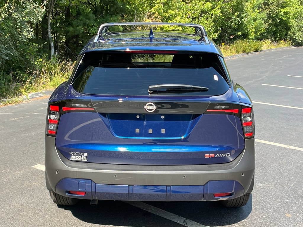 Used 2025 Nissan Kicks SR w/ SR Premium Package AWD/4WD image 4