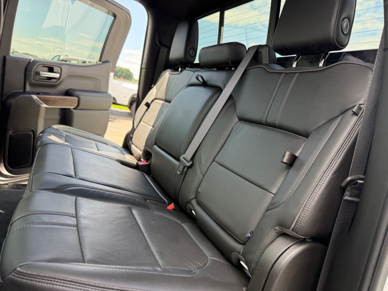 Used 2020 Chevrolet Silverado 1500 High Country w/ Technology Package AWD/4WD image 33