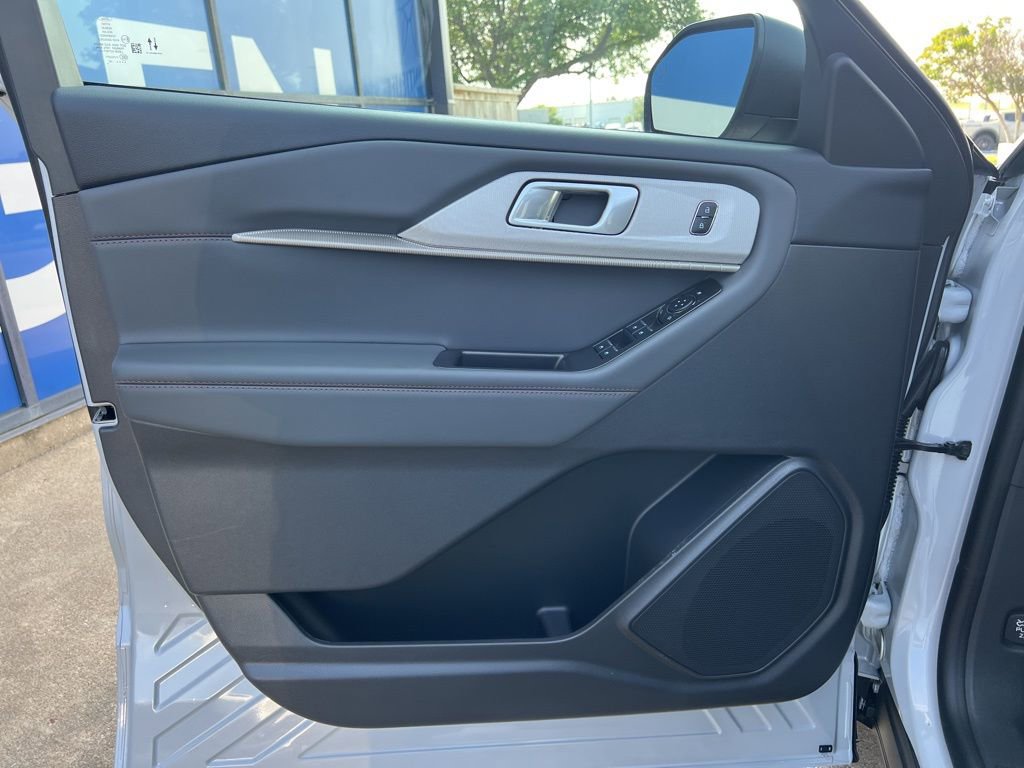 New 2026 Ford Explorer Active RWD image 14