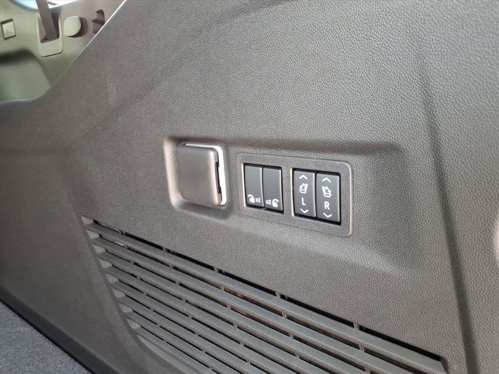 New 2026 GMC Yukon XL Denali image 5