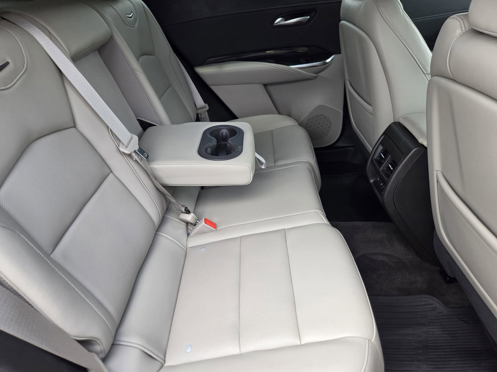 Used 2022 Cadillac XT4 Premium Luxury w/ Enhanced Visibility Package FWD image 38