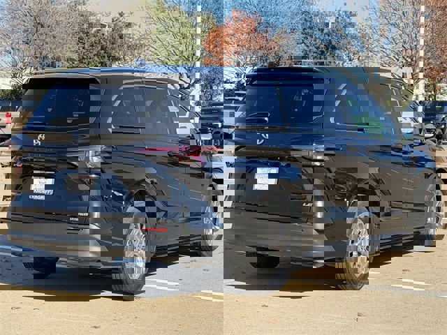 Certified 2024 Toyota Sienna LE image 4