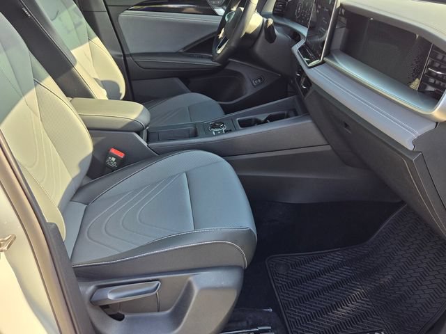 Used 2025 Volkswagen Tiguan SE R-Line FWD image 18
