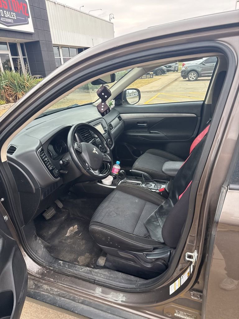 Used 2017 Mitsubishi Outlander ES image 5