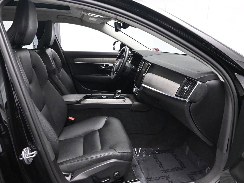Used 2023 Volvo S90 B6 Plus image 22