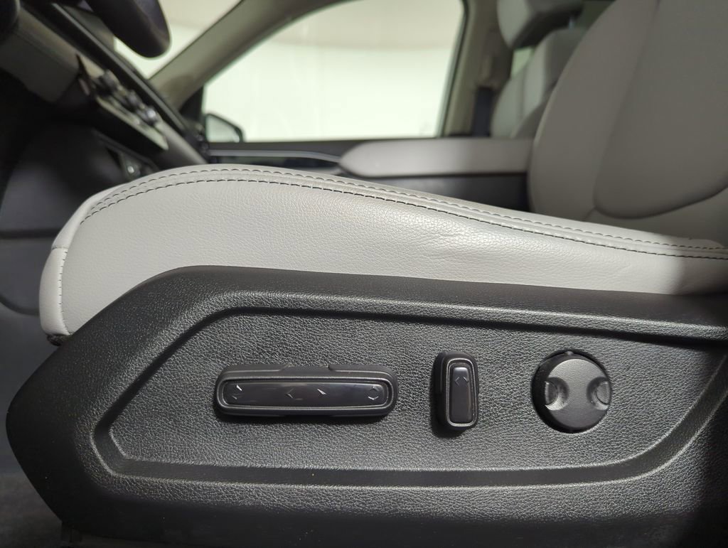 Certified 2025 Honda Pilot Touring image 26