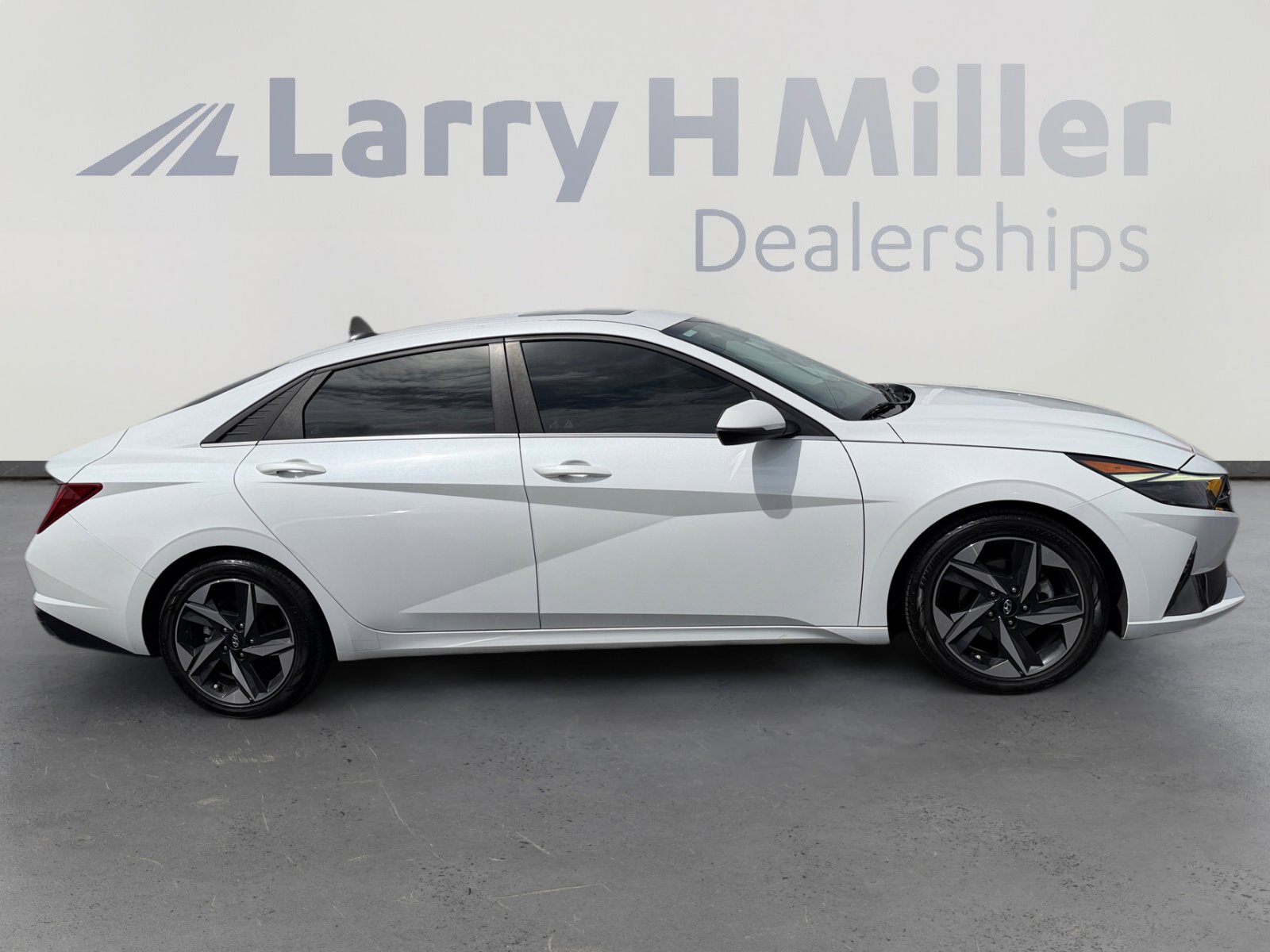 Used 2021 Hyundai Elantra Limited FWD image 6