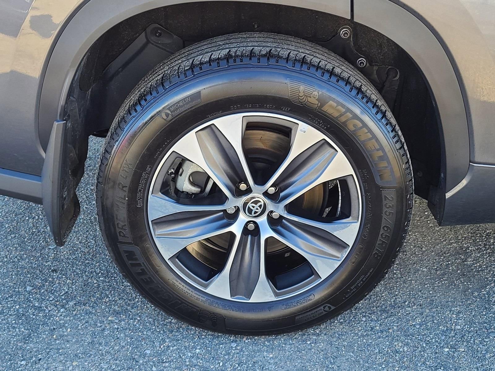 Used 2023 Toyota Highlander XLE image 36