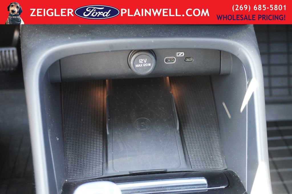 Used 2023 Volvo XC40 B5 Plus w/ Protection Package Premier image 25