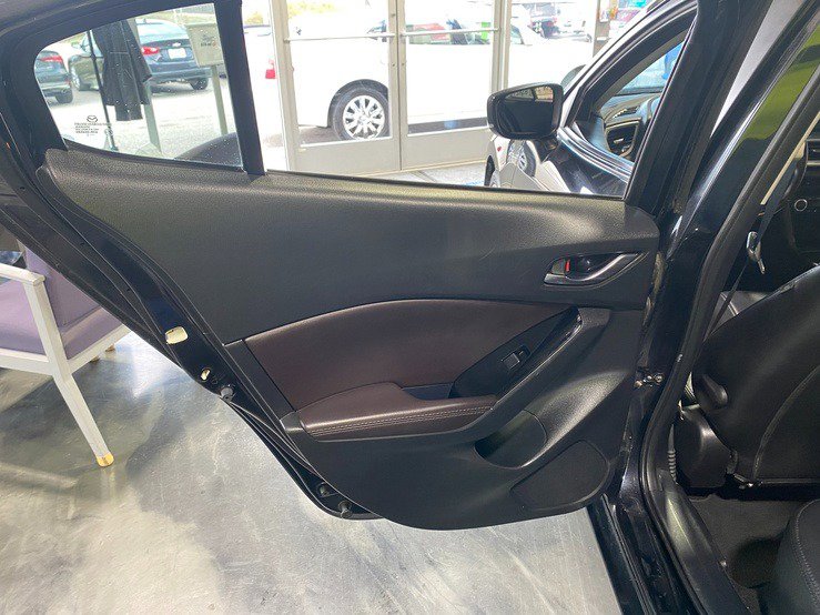 Used 2017 MAZDA MAZDA3 Touring image 13
