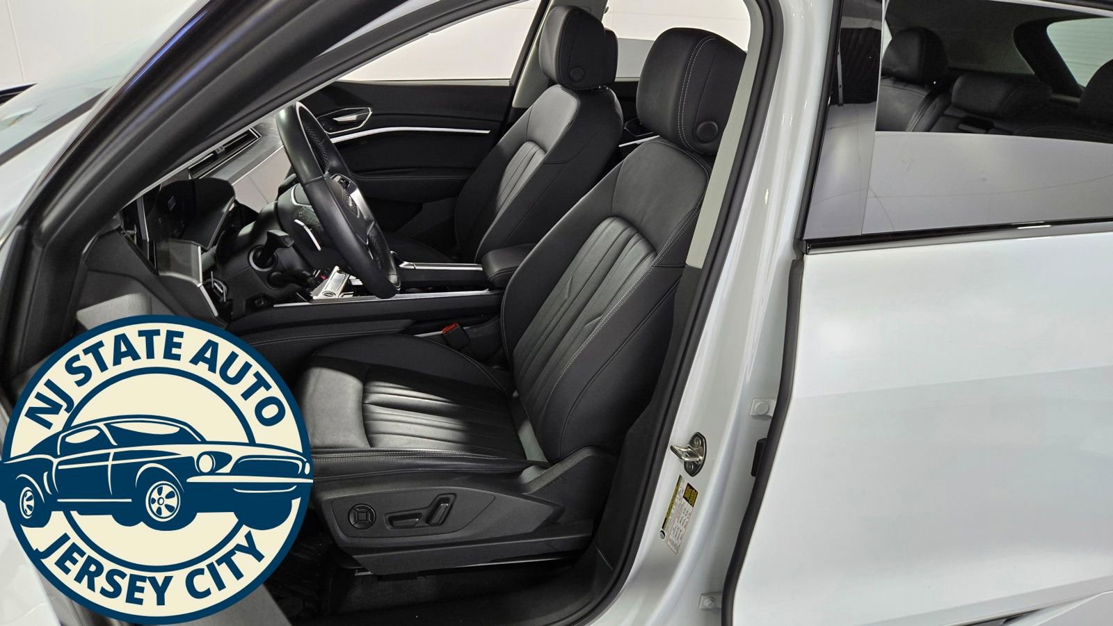 Used 2024 Audi Q8 e-tron Premium Plus image 26