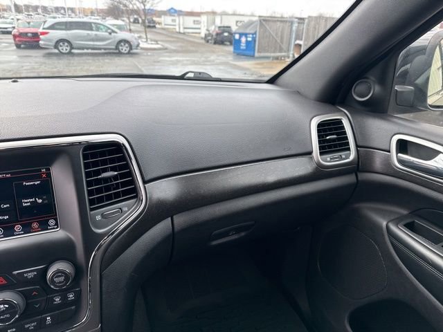 Used 2018 Jeep Grand Cherokee Laredo w/ Security & Convenience Group image 27