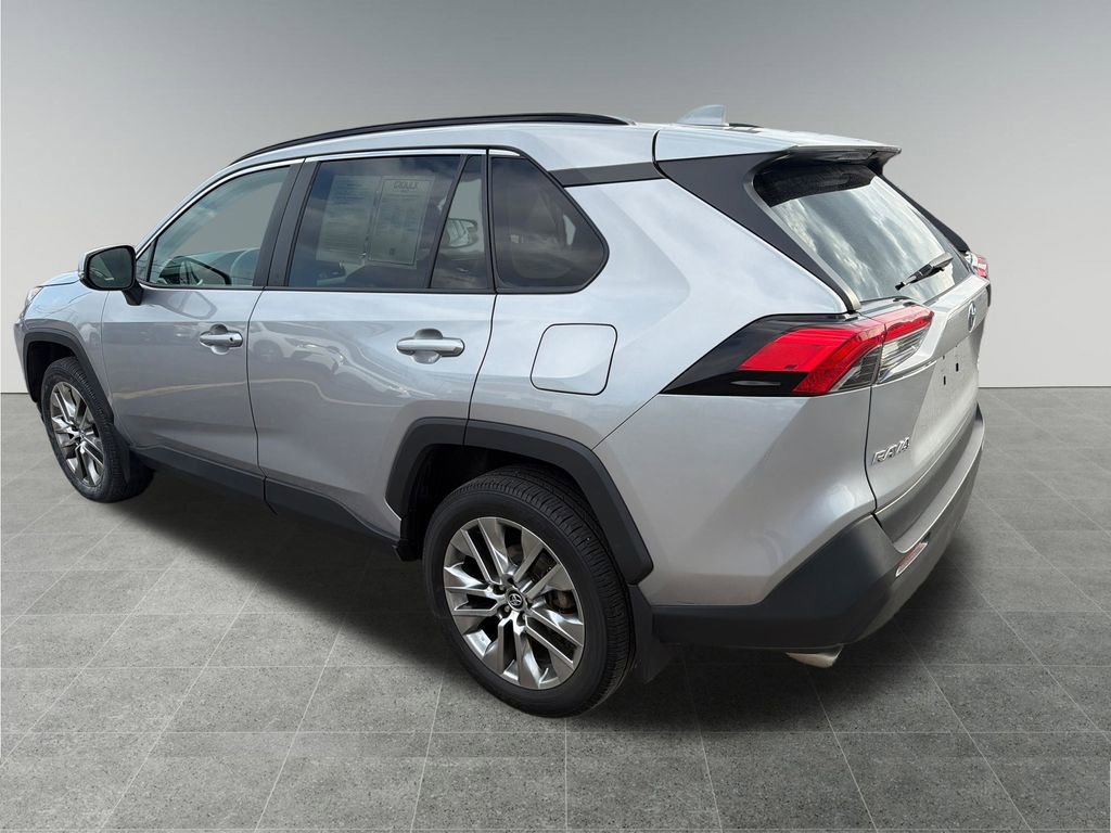Used 2020 Toyota RAV4 XLE Premium image 3