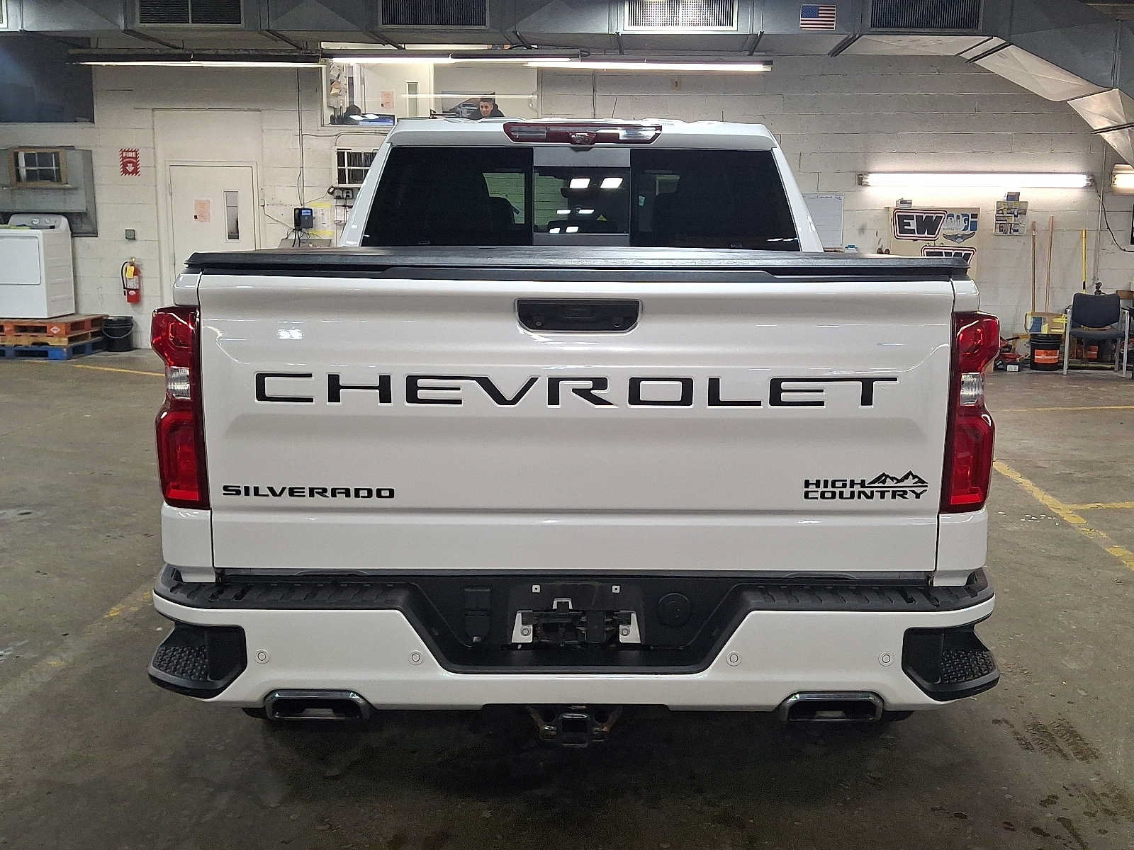 Used 2023 Chevrolet Silverado 1500 High Country w/ High Country Premium Package AWD/4WD image 5