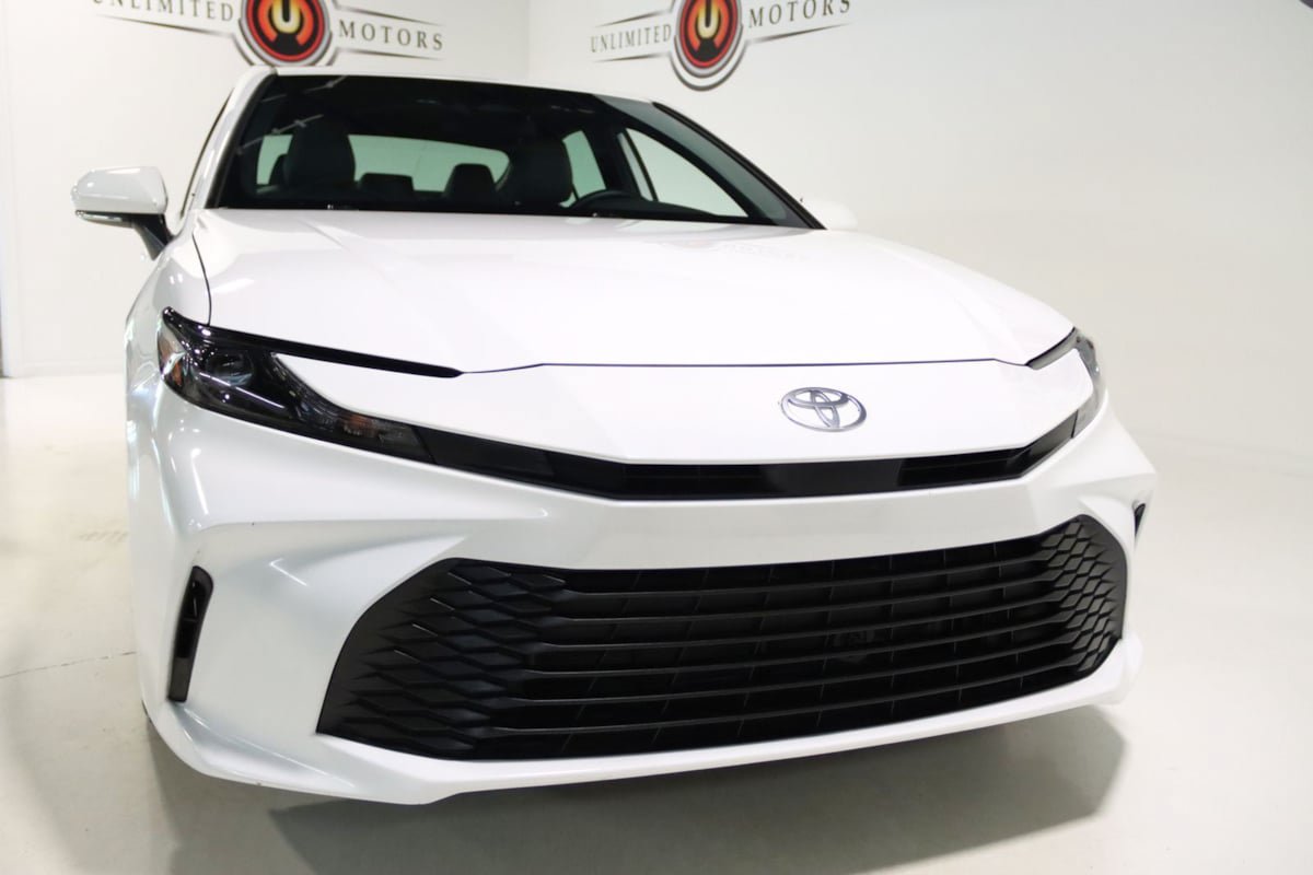 Used 2026 Toyota Camry SE FWD image 21