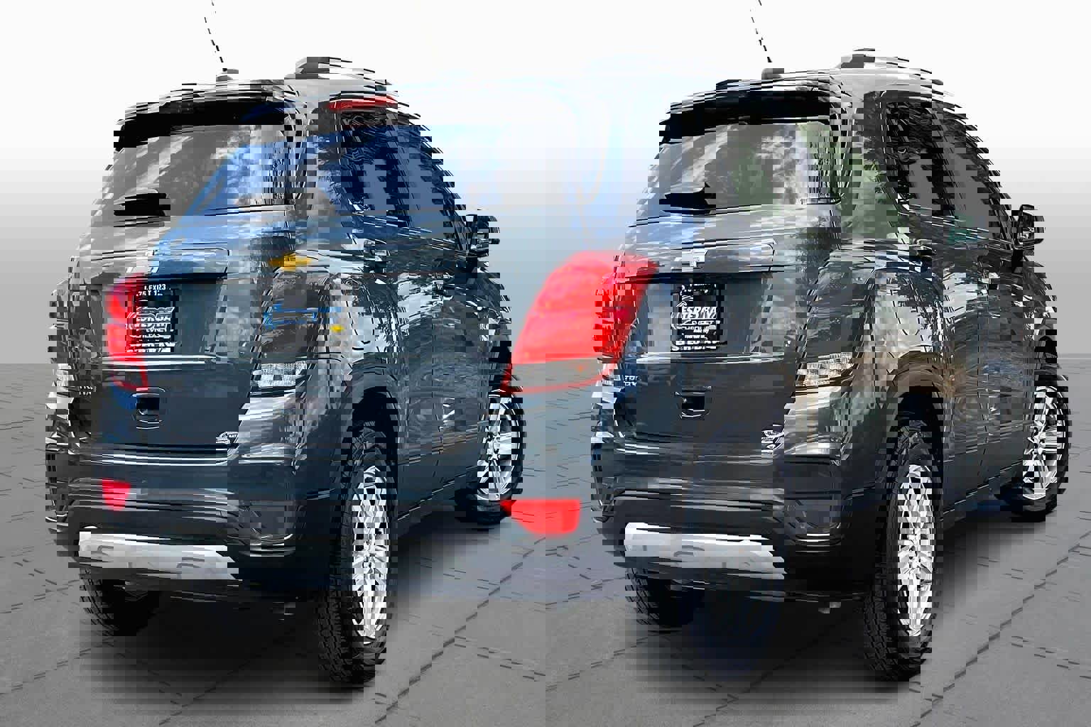 Used 2021 Chevrolet Trax LT w/ LT Convenience Package image 12