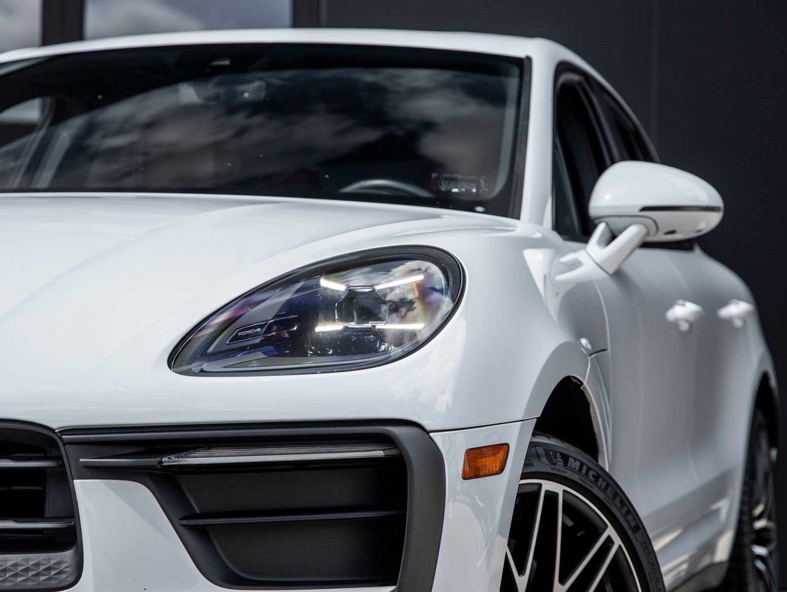 Certified 2023 Porsche Macan image 17