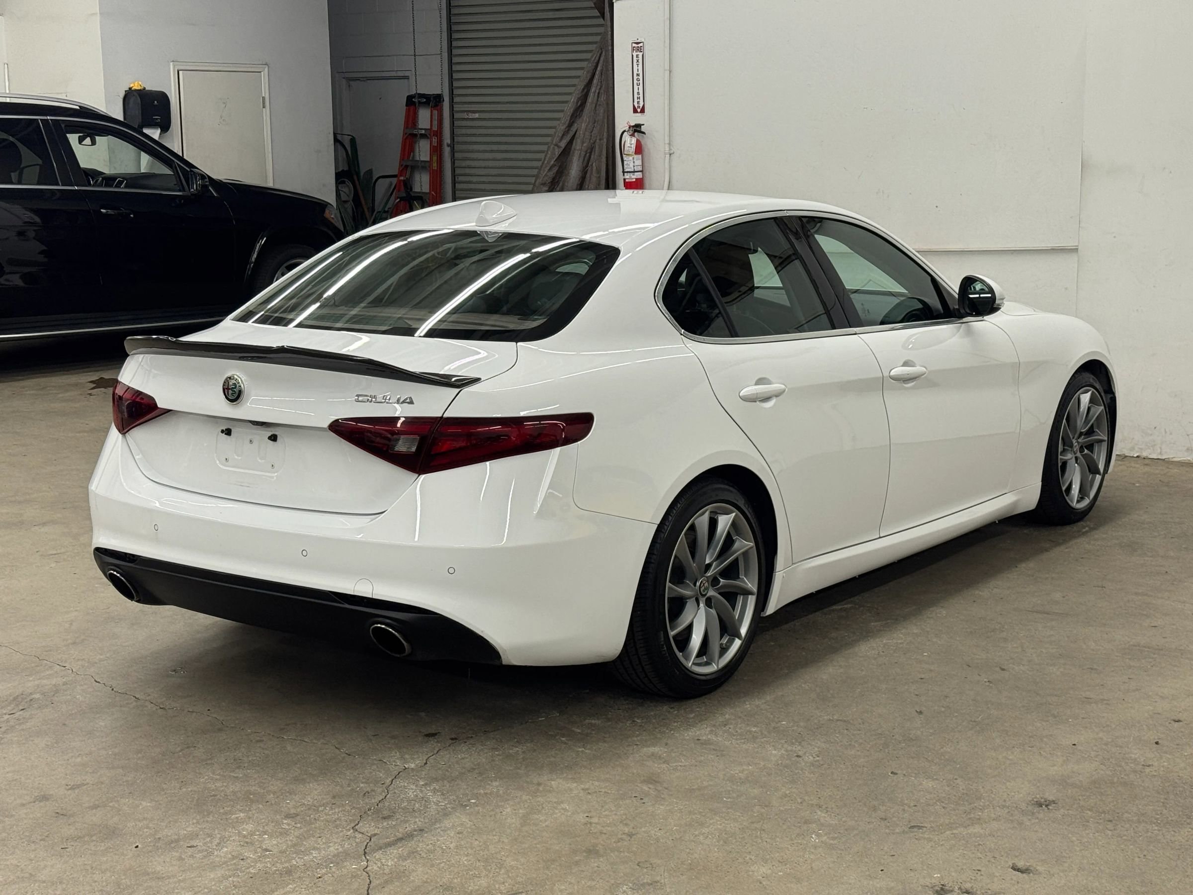 Used 2017 Alfa Romeo Giulia image 6