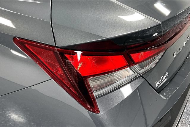 Used 2025 Hyundai Elantra SE FWD image 22