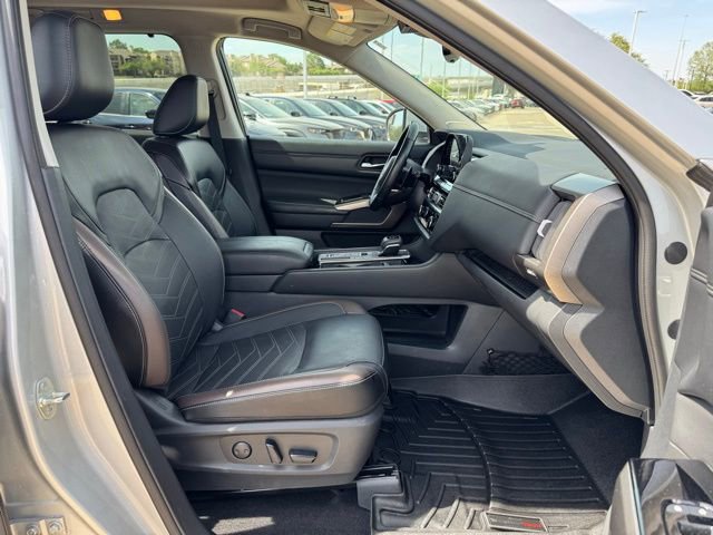 Used 2024 Nissan Pathfinder Platinum image 25
