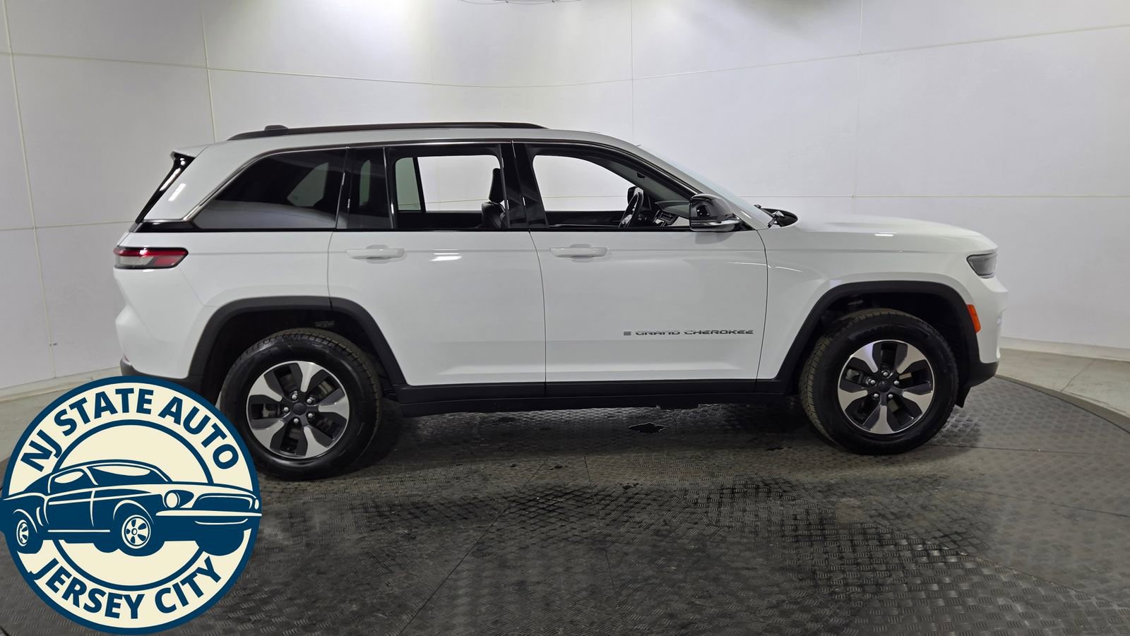 Used 2022 Jeep Grand Cherokee Limited 4xe image 8