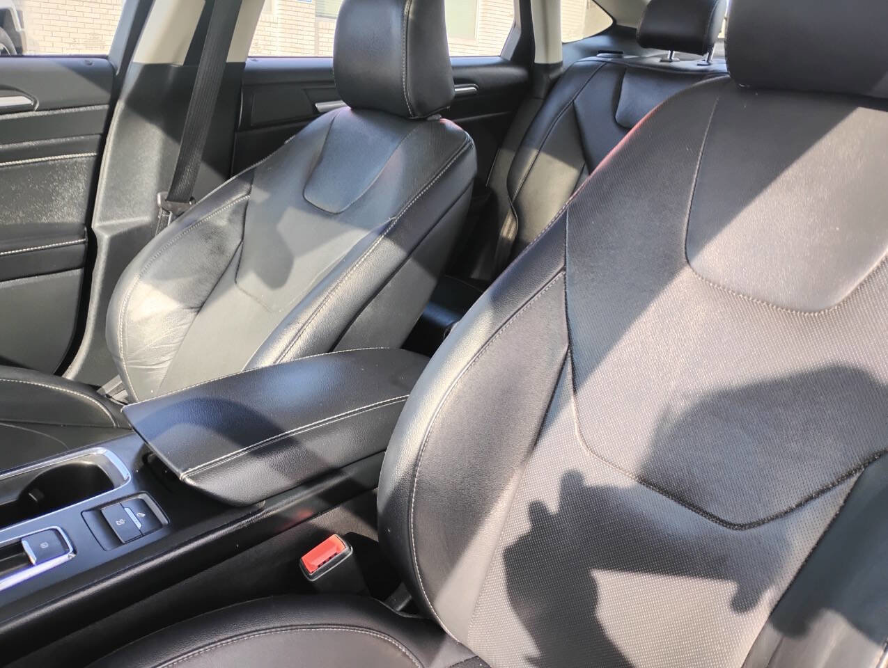 Used 2020 Ford Fusion Titanium image 22