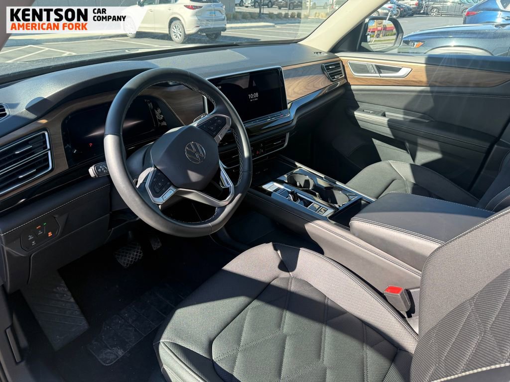 Used 2025 Volkswagen Atlas SE image 3
