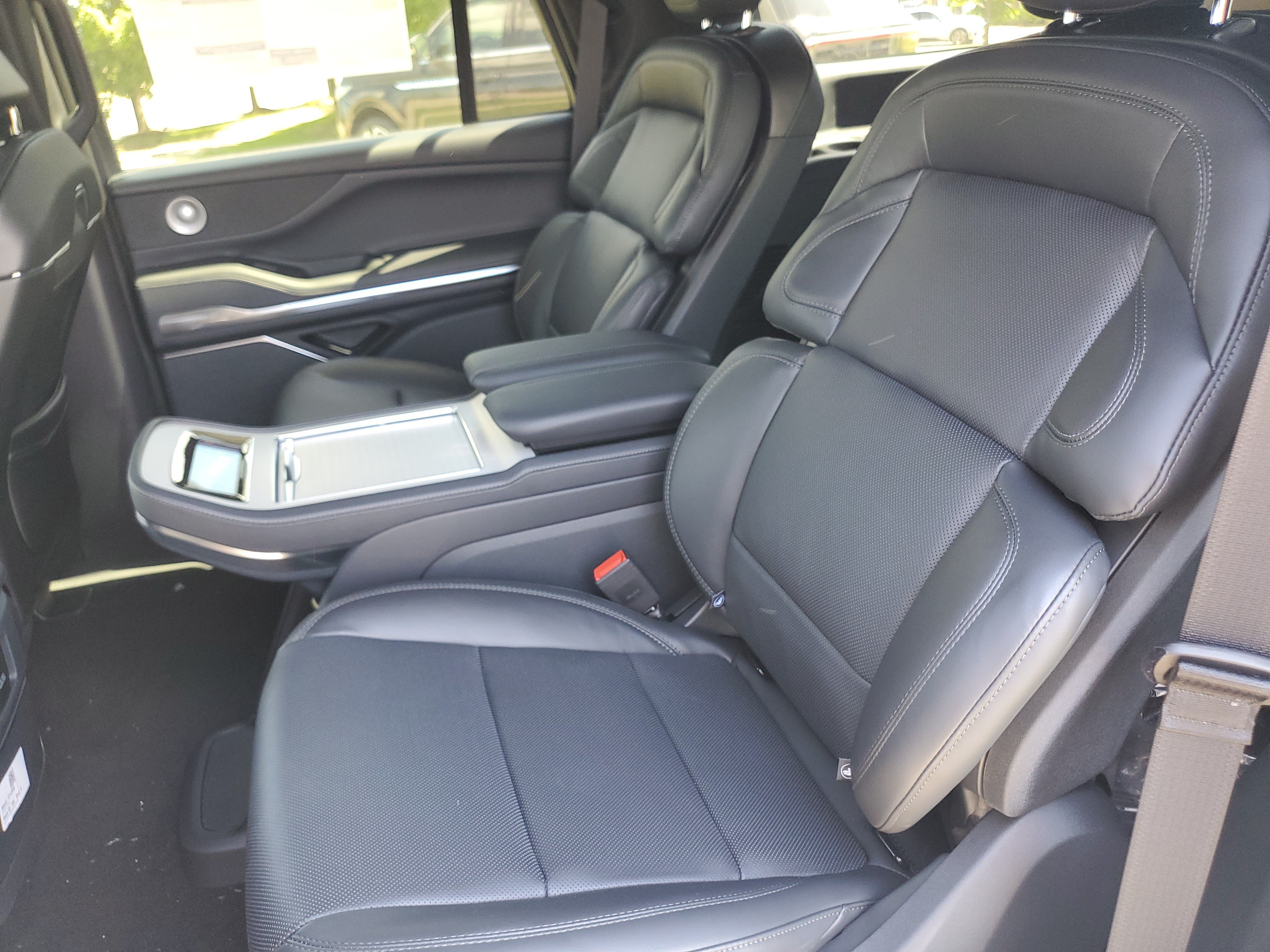 New 2026 Lincoln Navigator Reserve w/ Jet Appearance Package AWD/4WD image 30