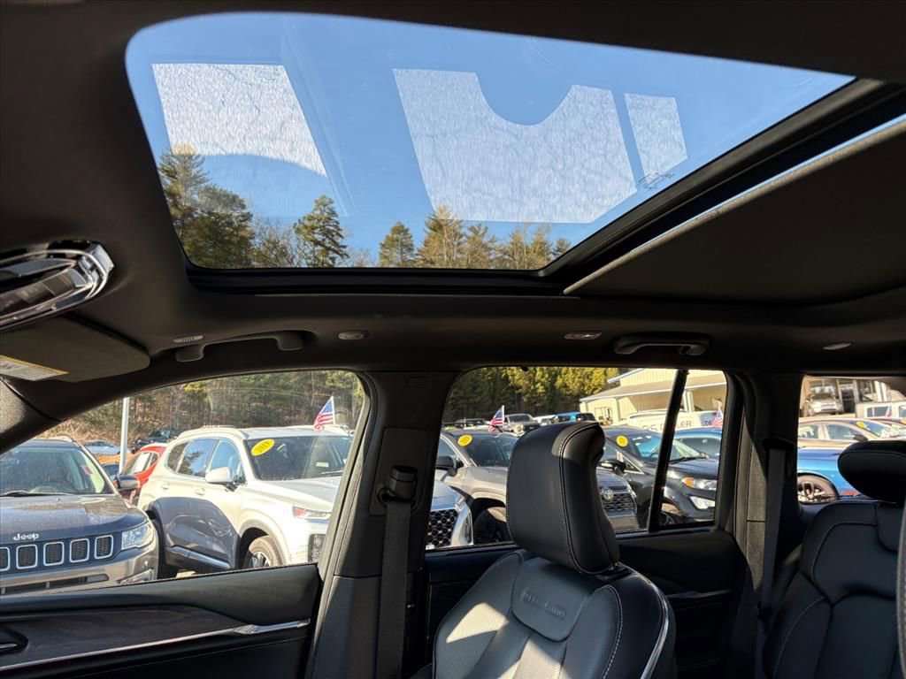 Used 2023 Jeep Grand Cherokee Overland w/ Adv Protech Group III image 12