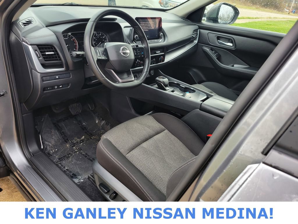 Certified 2025 Nissan Rogue SV FWD image 25