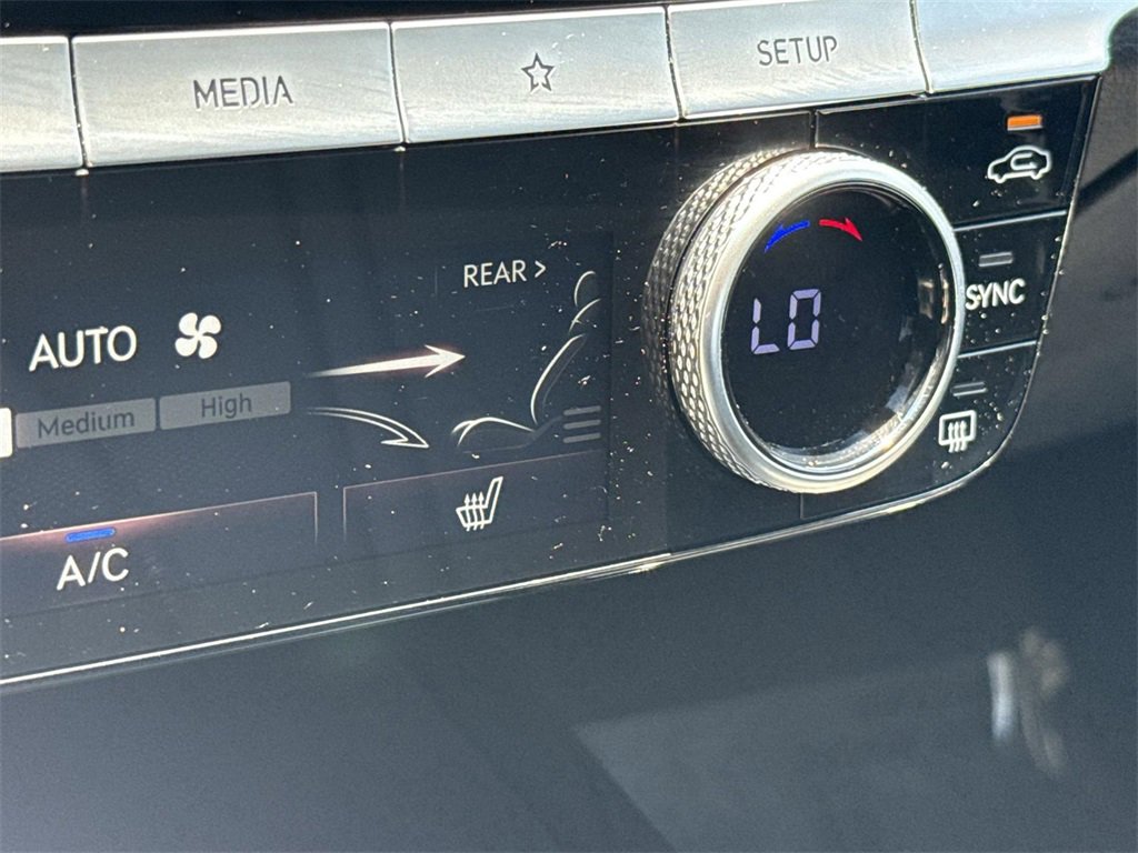 Used 2023 Genesis G80 2.5T image 32