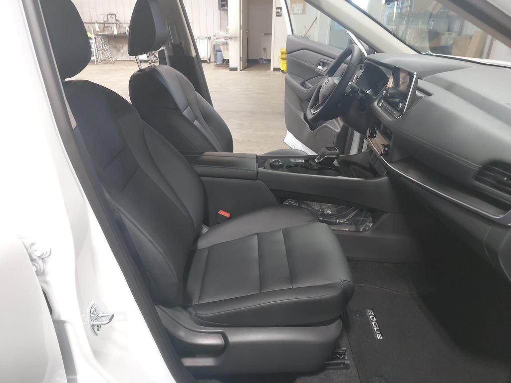New 2026 Nissan Rogue Dark Armor AWD/4WD image 10