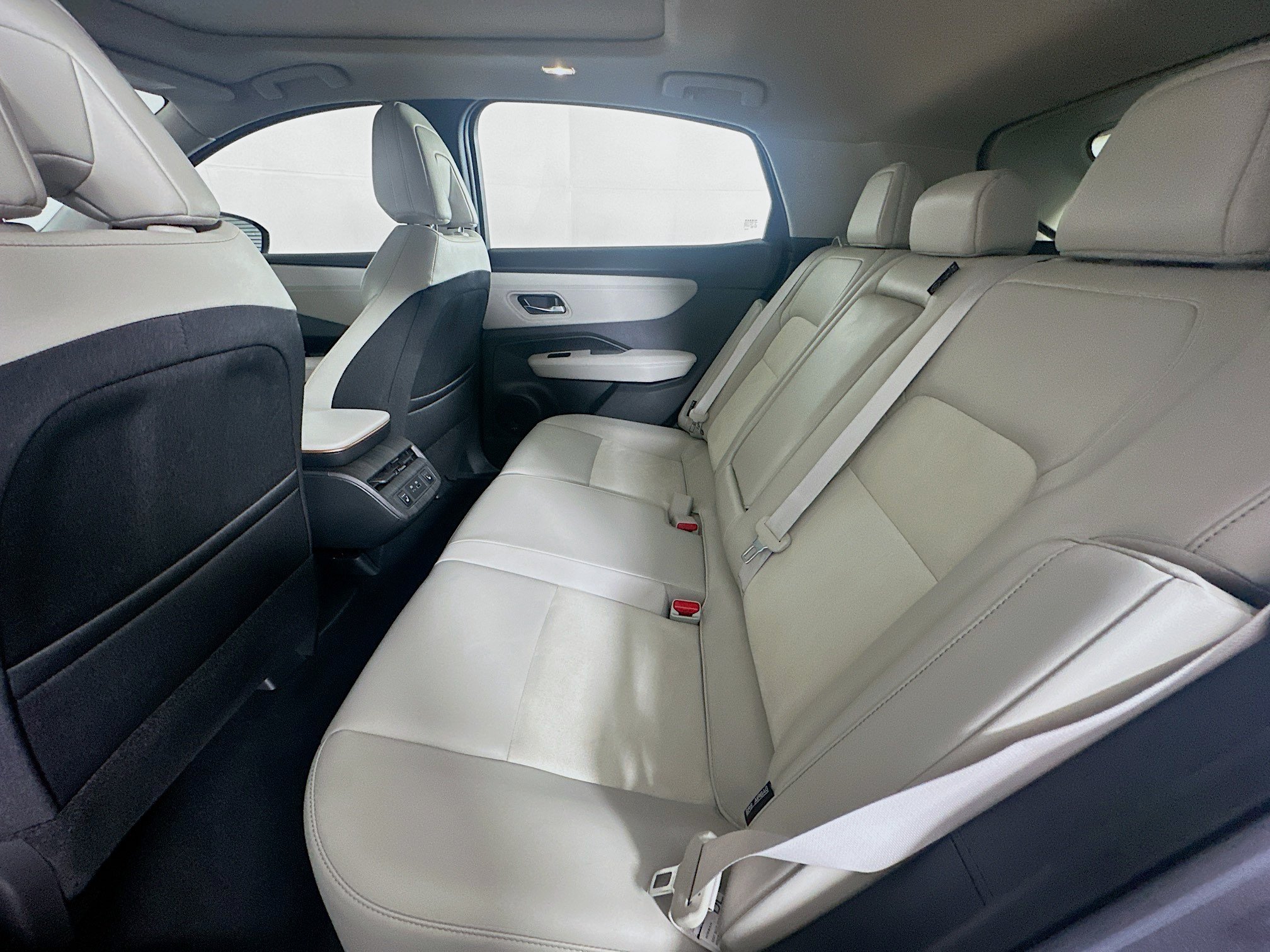 Used 2023 Nissan Ariya FWD image 28